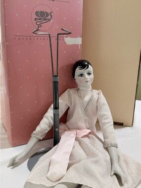 Vintage Bradley’s Collectible Doll 1920s Flapper Fashion & a Kaiser Doll Stand
